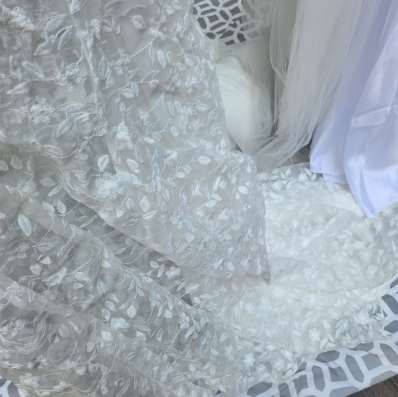 Beautiful Bridal gown. Plus size 3 X - Picture 10 of 16